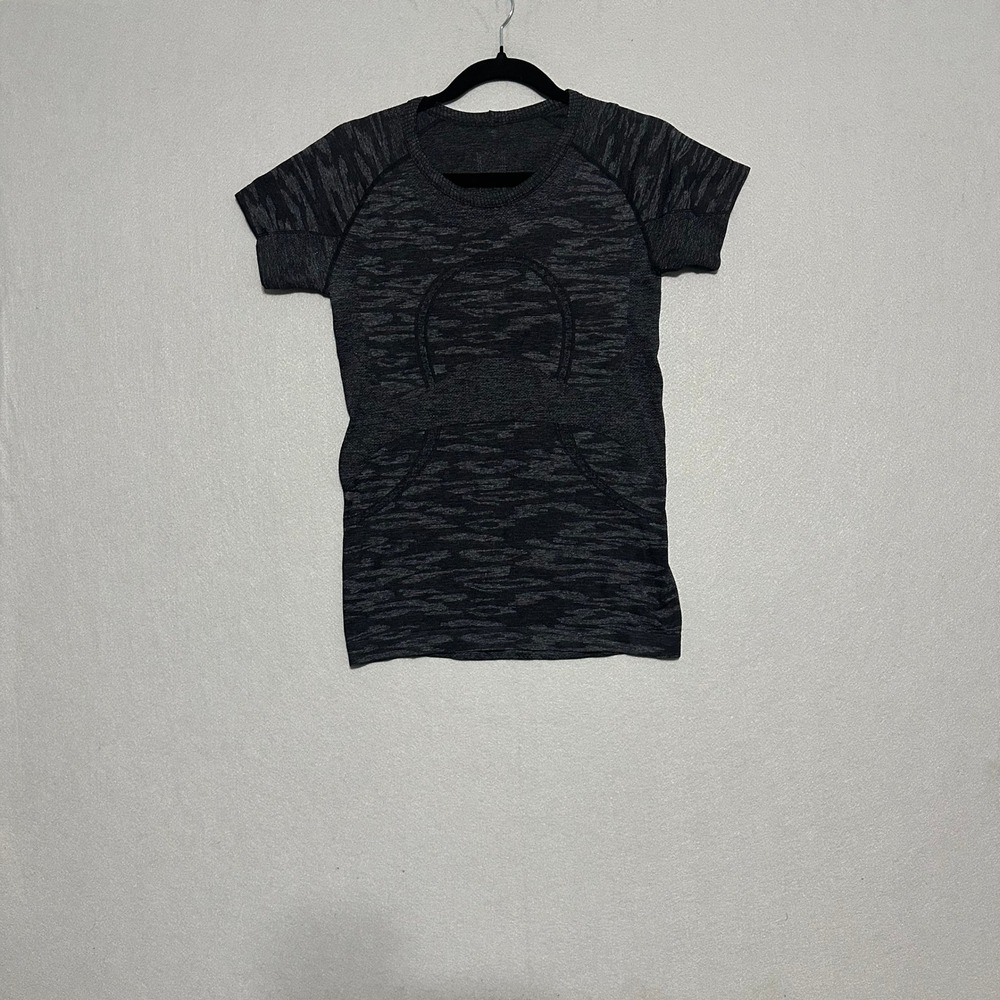 Lululemon Swiftly Tech Short Sleeve Crew Gray Black Space Dye Size 8‎